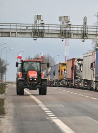 Polští zemědělci blokují ukrajinskou hranici