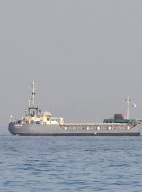 Loď Jennifer plující s humanitární pomocí do Gazy