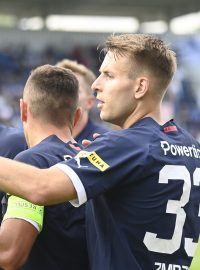 Fotbalisté Slavie slaví gól proti Slovácku