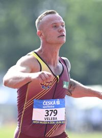 Jan Veleba doběhl ve sprintu na 100 ve Zlíně stříbrný