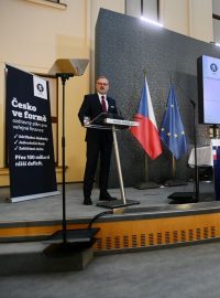 Premiér Petr Fiala (ODS) uvedl chystané změny, které by podle vlády měly zachránit veřejné finance