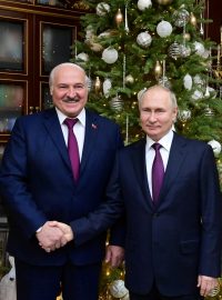 Putin Bělorusko v pondělí navštívil poprvé od června 2019, tedy poprvé od pandemie covidu-19 a vlny běloruských prodemokratických protestů z roku 2020