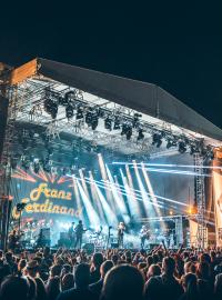 Závěrečným vystupujícím na hlavní scéně letošního Rock for People se stali Franz Ferdinand, kteří se na festival vrátili po sedmi letech. Kvintet pojmenovaný po rakouském arcivévodovi Františkovi Ferdinandu d&#039;Este si získal mnoho fanoušků svými melodickými skladbami Take Me Out, This Fire nebo Do You Want To.