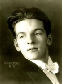 Rudolf Antonín Dvorský (1899 - 1966), Český hudební skladatel, kapelník, klavírista, zpěvák, herec. Zdroj: Person on abART archive