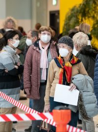 Očkovací centrum na Černém Mostě je 15. místem v Praze, kam lidé mohou přijít bez registrace.