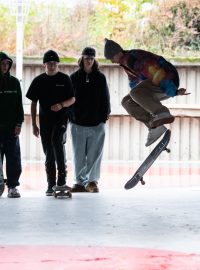 Skateboardisté si opravený podchod ihned zamilovali.