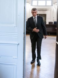 Andrej Babiš odchází od soudu, znovu se k němu vrátí 4. ledna příštího roku