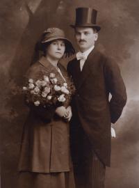Rodiče Bruna Schreibera na archivním snímku.