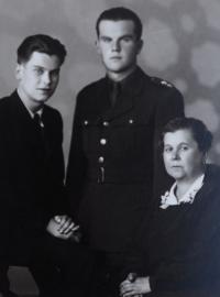 Rodina Schreiberových na archivním snímku.