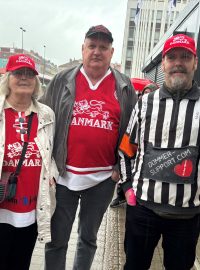 Fanoušci Dánska, včetně Piera v dresu rozhodčího, na hokejovém mistrovství světa