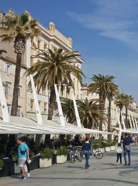 Český konzul sídlí přímo v centru Splitu, na promenádě Riva.
