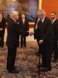 Prezident Miloš Zeman ve středu převzal pověřovací listiny nového amerického velvyslance Stephena Kinga