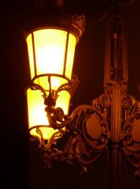 Pouliční osvětlení, veřejné osvětlení, lampa, kandelábr, vysokotlaké sodíkové světlo