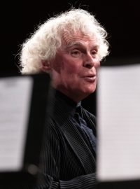 Britský dirigent Simon Rattle