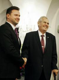 Předseda Poslanecké sněmovny Radek Vondráček (ANO) s prezidentem Milošem Zemanem, premiér Andrej Babiš (ANO) a předseda Senátu Milan Štěch (ČSSD).