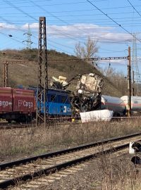 Hasiči požár po necelých dvou hodinách uhasili, zasahovalo devět hasičských jednotek.