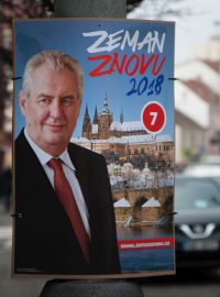 Volební plakát s fotografií Miloše Zemana v Praze.