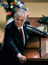 Prezident republiky Miloš Zeman přijel podpořit druhou vládu Andreje Babiše, který Poslaneckou sněmovnu žádá o důvěru.