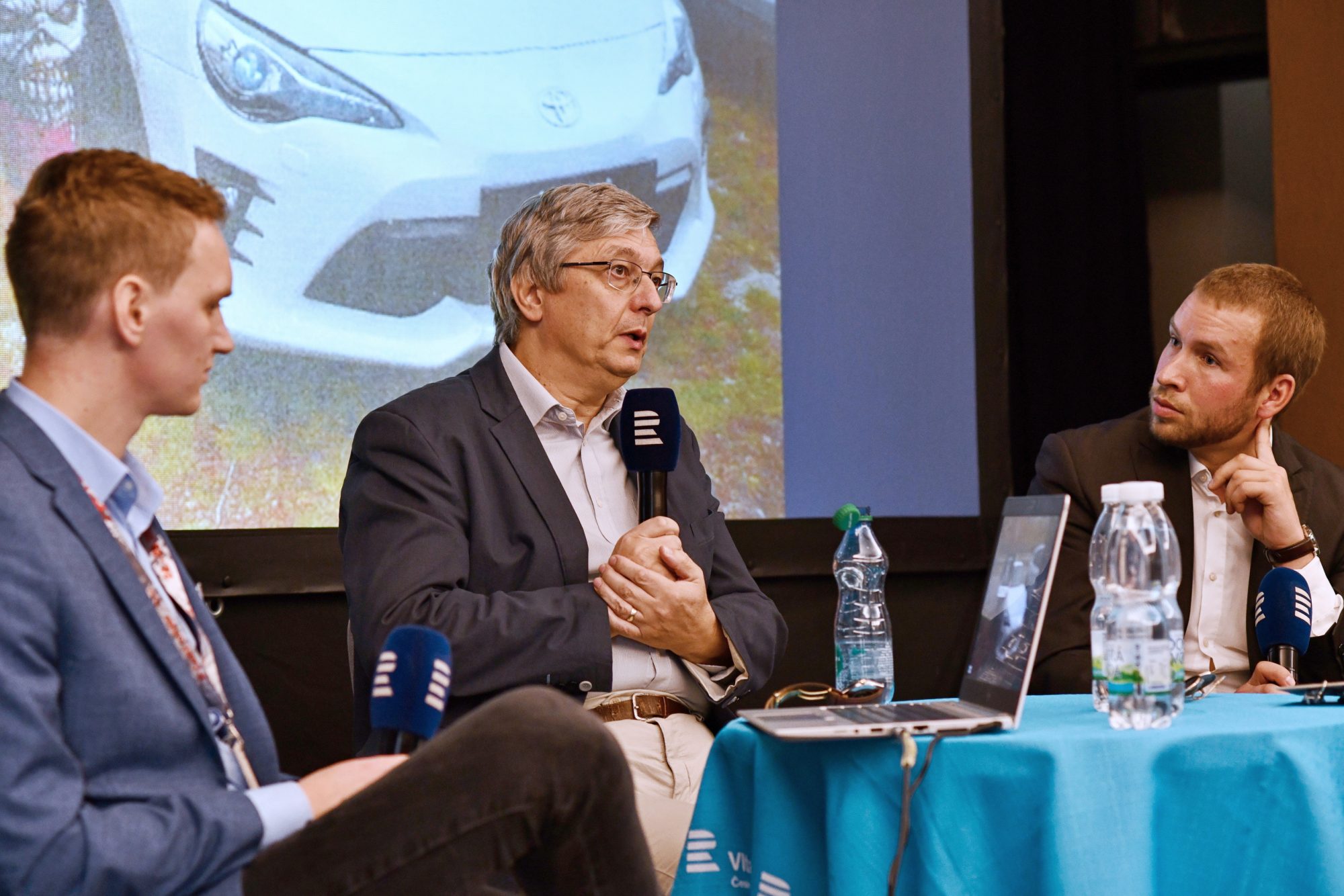 Debaty se zúčastnil přední religionista Zdeněk Vojtíšek a reportéři Martin Štorkán a Vít Kubant | Foto: Tomáš Vodňanský | Zdroj: Český rozhlas