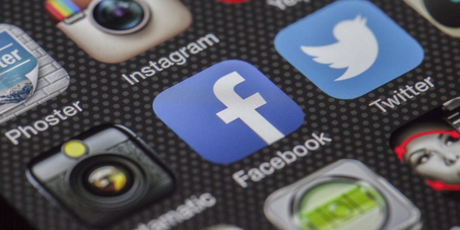 Digitální život po smrti? Zákony na to nepamatují, hesla svěřte rodině nebo notáři, radí novinář - Vimarsana News
